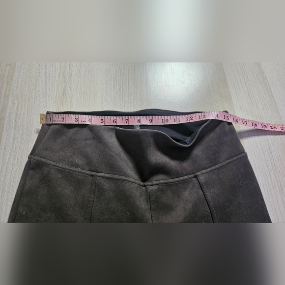 Andrew Marc Faux Suede Pants - Picture 4 of 6